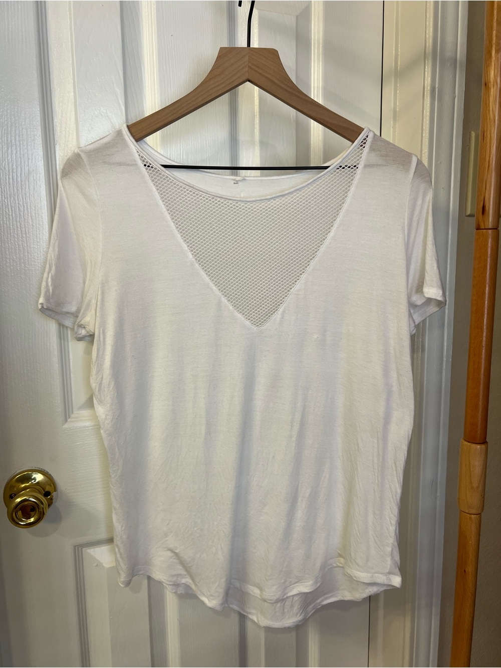 ALO Yoga White Short-Sleeve V-Neck Mesh Inset Tee